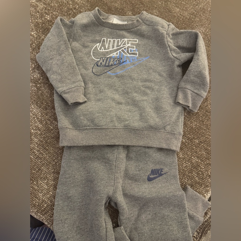 Nike sweatsuit set